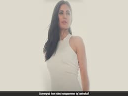 बॉडीकॉन ड्रेस पहन कैटरीना कैफ ने बीच साइड पर करवाया फोटोशूट, BTS वीडियो देख वरुण धवन ने यूं की तारीफ बॉडीकॉन ड्रेस पहन कैटरीना कैफ ने बीच साइड पर करवाया फोटोशूट, BTS वीडियो देख वरुण धवन ने यूं की तारीफ
