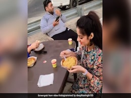 Deepika Singh मनाली में सड़क किनारे चाय और मैगी का लुत्फ लेती आईं नजर, देखें वीडियो Deepika Singh मनाली में सड़क किनारे चाय और मैगी का लुत्फ लेती आईं नजर, देखें वीडियो