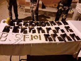 पंजाब: चीन, पाकिस्तान और इटली में बने पिस्टल, गोला-बारूद और चरस की बड़ी खेप बरामद पंजाब: चीन, पाकिस्तान और इटली में बने पिस्टल, गोला-बारूद और चरस की बड़ी खेप बरामद