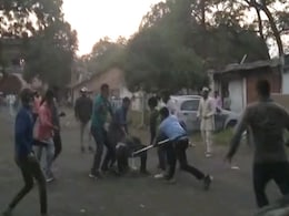 ''हम बॉबी देओल को ढूंढ रहे हैं'' : बजरंग दल ने प्रकाश झा की शूटिंग के सेट पर किया हमला ''हम बॉबी देओल को ढूंढ रहे हैं'' : बजरंग दल ने प्रकाश झा की शूटिंग के सेट पर किया हमला