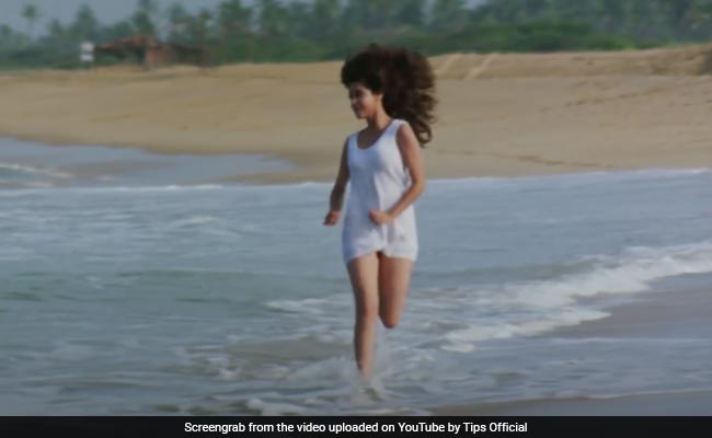 "Jackie Shroff Told Me To Wear His <I>Ganjee</i>": Urmila Matondkar On <I>Rangeela</i> Song <I>Tanha Tanha</i>