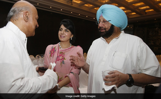 ISI Link? Amarinder Singh Shows Pak Friend With Sushma Swaraj, Others