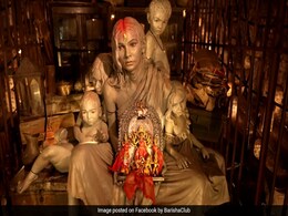 Durga In No Man's Land: Kolkata Pandal Highlights NRC, Migrant Crisis Durga In No Man's Land: Kolkata Pandal Highlights NRC, Migrant Crisis