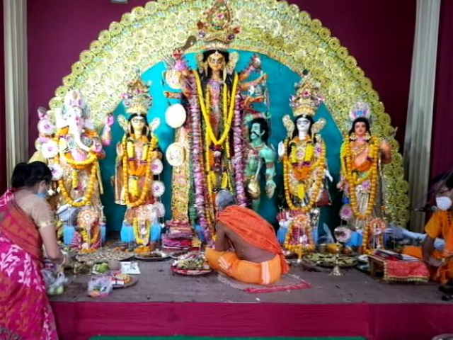 Huge Crowds At Kolkata Durga Puja Pandals Spark Concern