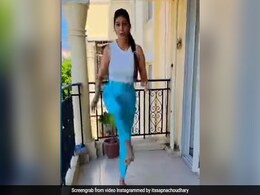 सपना चौधरी ने घर की बालकनी में 'छम छम' सॉन्ग पर किया डांस, बार-बार देखा जा रहा Video सपना चौधरी ने घर की बालकनी में 'छम छम' सॉन्ग पर किया डांस, बार-बार देखा जा रहा Video