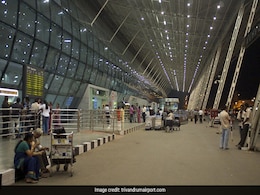 मंदिर शोभायात्रा : तिरुवनंतपुरम हवाई अड्डे पर उड़ान सेवाएं सोमवार को पांच घंटे तक निलंबित रही मंदिर शोभायात्रा : तिरुवनंतपुरम हवाई अड्डे पर उड़ान सेवाएं सोमवार को पांच घंटे तक निलंबित रही