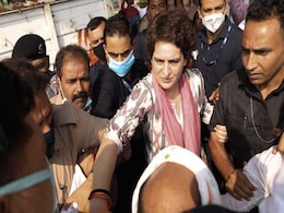 UP पुलिस ने प्रियंका गांधी वाड्रा को आगरा जाने से रोका, करनी थी पुलिस कस्टडी में मरे शख्स के परिवार से मुलाकात UP पुलिस ने प्रियंका गांधी वाड्रा को आगरा जाने से रोका, करनी थी पुलिस कस्टडी में मरे शख्स के परिवार से मुलाकात