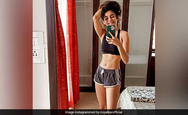 We'd Hit The Gym Every Day If We Looked As Chic And Happy As Mithila Palkar Does In Her Workout Look