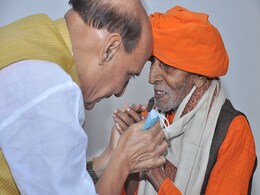 "Like Krishna Meeting Sudama": Rajnath Singh Meets 106-Year-Old Party Worker "Like Krishna Meeting Sudama": Rajnath Singh Meets 106-Year-Old Party Worker