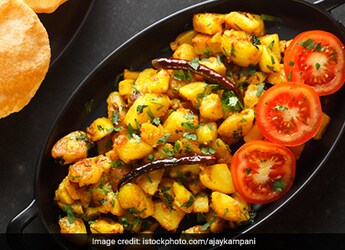 How To Make Bombay-Style Aloo: A Fiery Dish You Can Whip Up In 20 Minutes How To Make Bombay-Style Aloo: A Fiery Dish You Can Whip Up In 20 Minutes