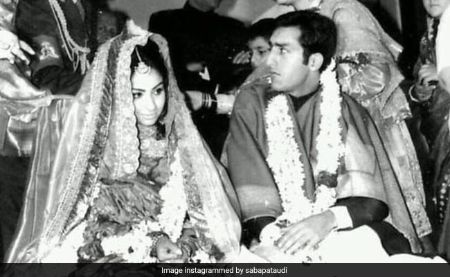 A Rare Pic From Sharmila Tagore And Mansoor Ali Khan Pataudi's "Royal Wedding"
