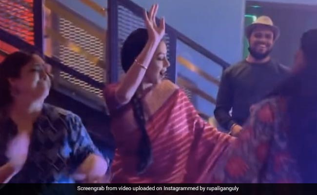 Rupali Ganguly ने 'अनुपमा' के सेट पर 'Ishq Tera Tadpave' सॉन्ग पर किया जमकर डांस, Video वायरल