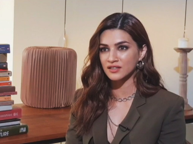 Kriti Sanon On The Success Of <i>Mimi</i> & Her Next Film <i>Hum Do Hamare Do</i>