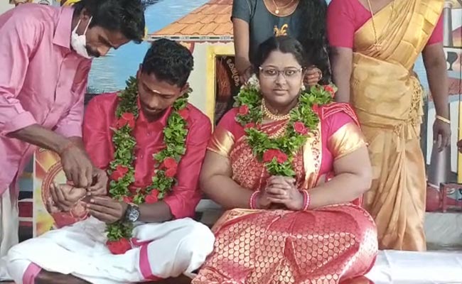 Roads Flooded, Kerala Couple Found Ingenious Way To Reach Wedding Venue
