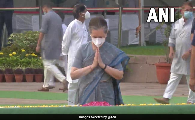 Gandhis Pay Tributes To Mahatma Gandhi, Lal Bahadur Shastri On Their Birth Anniversaries
