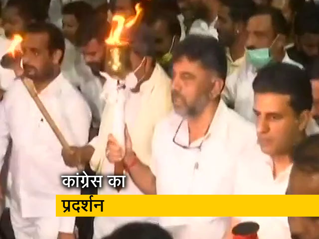 लखीमपुर खीरी हिंसा का विरोध : बेंगलुरु में कांग्रेस नेताओं का राजभवन तक मार्च