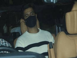 #Vickat Wedding Update: तैयार हुए दूल्हे मियां के कपड़े, इस शेरवानी में विक्की लेंगे कैटरीना के साथ सात फेरे #Vickat Wedding Update: तैयार हुए दूल्हे मियां के कपड़े, इस शेरवानी में विक्की लेंगे कैटरीना के साथ सात फेरे