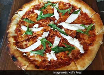 Weekend Binge: 5 Unique Pizzas You Can Make Under 30 Minutes Weekend Binge: 5 Unique Pizzas You Can Make Under 30 Minutes