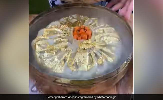 क्या आप खा सकते हैं 2 किलो का ये बाहुबली मोमो ? सोने से सजे इस Gold Momo की कीमत जान हैरान रह जाएंगे आप