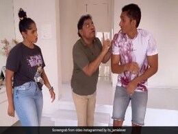 भाई से लड़ाई कर रही थीं जेमी लीवर, पापा जॉनी लीवर झूमकर लगे नाचने- देखें वीडियो भाई से लड़ाई कर रही थीं जेमी लीवर, पापा जॉनी लीवर झूमकर लगे नाचने- देखें वीडियो