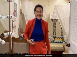 तापसी पन्नू ने सिखाया परफ्यूम लगाने का नया तरीका, बोलीं- पहले इसे हवा में उड़ाओ फिर...देखें Video तापसी पन्नू ने सिखाया परफ्यूम लगाने का नया तरीका, बोलीं- पहले इसे हवा में उड़ाओ फिर...देखें Video