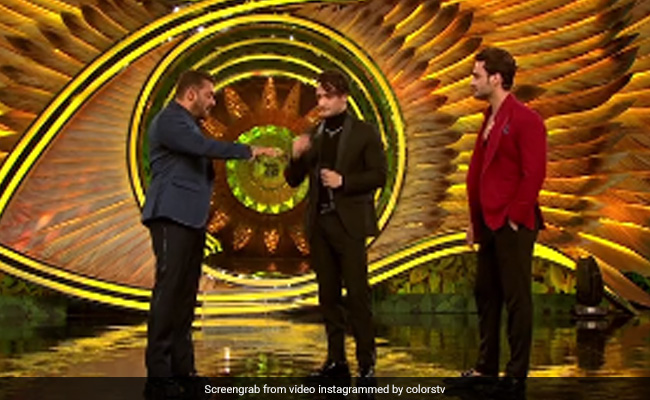 Bigg Boss 15: सलमान खान ने भाई के सामने यूं की आसिम रियाज की खिंचाई, देखें Video