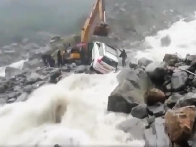 Watch: Dramatic Rescue As Car Stuck Between Rocks In Uttarakhand Rain