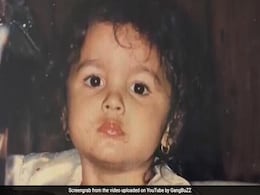 फोटो में दिख रही बच्ची को पहचान पाना सबके बस की बात नहीं, आज बॉलीवुड की टॉप एक्ट्रेस है बच्ची फोटो में दिख रही बच्ची को पहचान पाना सबके बस की बात नहीं, आज बॉलीवुड की टॉप एक्ट्रेस है बच्ची