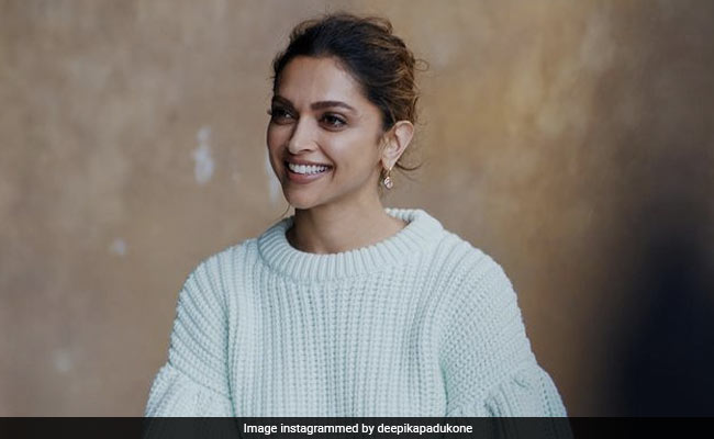 Deepika Padukone "Felt Cute" And Posted These Pics. We Are Glad She Didn't "Delete Later"