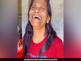 रानू मंडल ने गाया लता मंगेशकर का गाना, फिर से वायरल हुआ ये वीडियो, लोग बोले- अब बस रहम करो रानू मंडल ने गाया लता मंगेशकर का गाना, फिर से वायरल हुआ ये वीडियो, लोग बोले- अब बस रहम करो