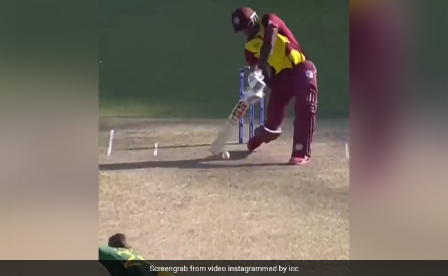 T20 World Cup: 148 kmph के रफ्तार से फेंकी यॉर्कर, बल्ला उठाते ही बोल्ड हो गए  रसेल, देखें Video