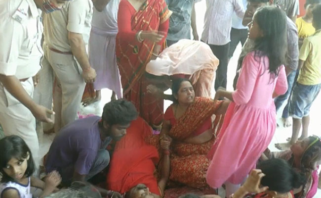 बिहार: 4 अपराधियों ने तड़के दरभंगा के प्रसिद्ध मंदिर के मुख्य पुजारी पर दागीं ताबड़तोड़ गोलियां, 2 की मौत