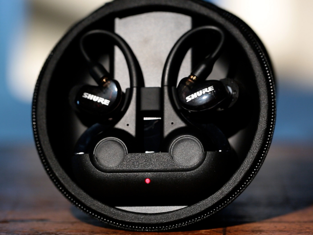 Shure Aonic 215: Sit Down And Listen