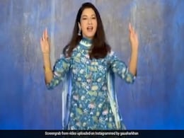 Gauahar Khan ने पलक झपकते ही बदला लुक और करने लगी डांस, वीडियो देख फैन्स हुए कन्फ्यूज Gauahar Khan ने पलक झपकते ही बदला लुक और करने लगी डांस, वीडियो देख फैन्स हुए कन्फ्यूज