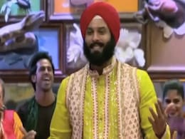 रूठी हुई शहनाज को मनाने के लिए सिद्धार्थ शुक्ला बन गए थे सरदार, ‘हौली हौली’ पर यूं किया था जोरदार डांस...देखें Video रूठी हुई शहनाज को मनाने के लिए सिद्धार्थ शुक्ला बन गए थे सरदार, ‘हौली हौली’ पर यूं किया था जोरदार डांस...देखें Video