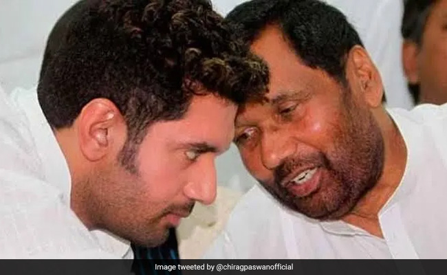 'आपके मौन से आज बहुत कुछ कहूंगा...'- पिता की पुण्यतिथि पर चिराग पासवान ने कुछ यूं किया याद