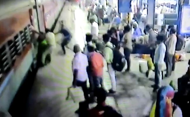 On CCTV, Cop's Swift Action Saves Pregnant Woman Who Fell From Train Near Mumbai