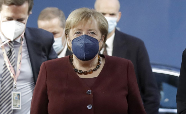 Germany's Angela Merkel Gets Standing Ovation At Her Last EU Summit