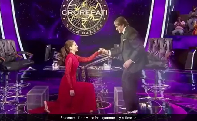 ICYMI: Viral Video Of Amitabh Bachchan And Kriti Sanon Dancing