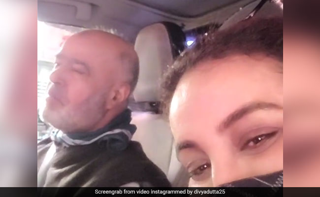 पाकिस्तान के इस शख्स से इंप्रेस हुईं दिव्या दत्ता, बेहतरीन शायरी सुनाकर जीता दिल- देखें Video