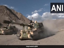 Video : लद्दाख में गरजा वज्र, चीन से तनाव के बीच हॉवित्जर टैंकों ने सीमा पर दिखाई ताकत Video : लद्दाख में गरजा वज्र, चीन से तनाव के बीच हॉवित्जर टैंकों ने सीमा पर दिखाई ताकत