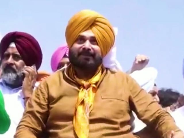 "Everything Sorted": Navjot Sidhu Meets Rahul Gandhi, Cancels Resignation