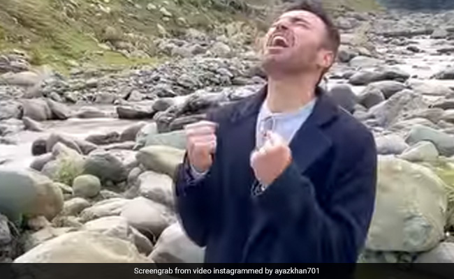 The Internet Loves To Hate This  <i>Jaane Tu... Ya Jaane Na</i> Actor. This Is How Genelia D'Souza Reacted