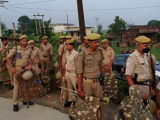 UP Government Blocks Opposition Leaders From Visiting Violence-Hit District