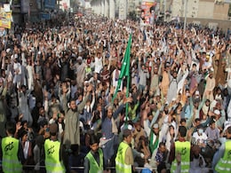 3 Cops Shot Dead In Pakistan During Massive Demonstration By Banned Group 3 Cops Shot Dead In Pakistan During Massive Demonstration By Banned Group