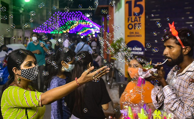 Durga Puja: Roads Crowded As Bengal Soaks In Festive Spirit On 'Mahasaptami'