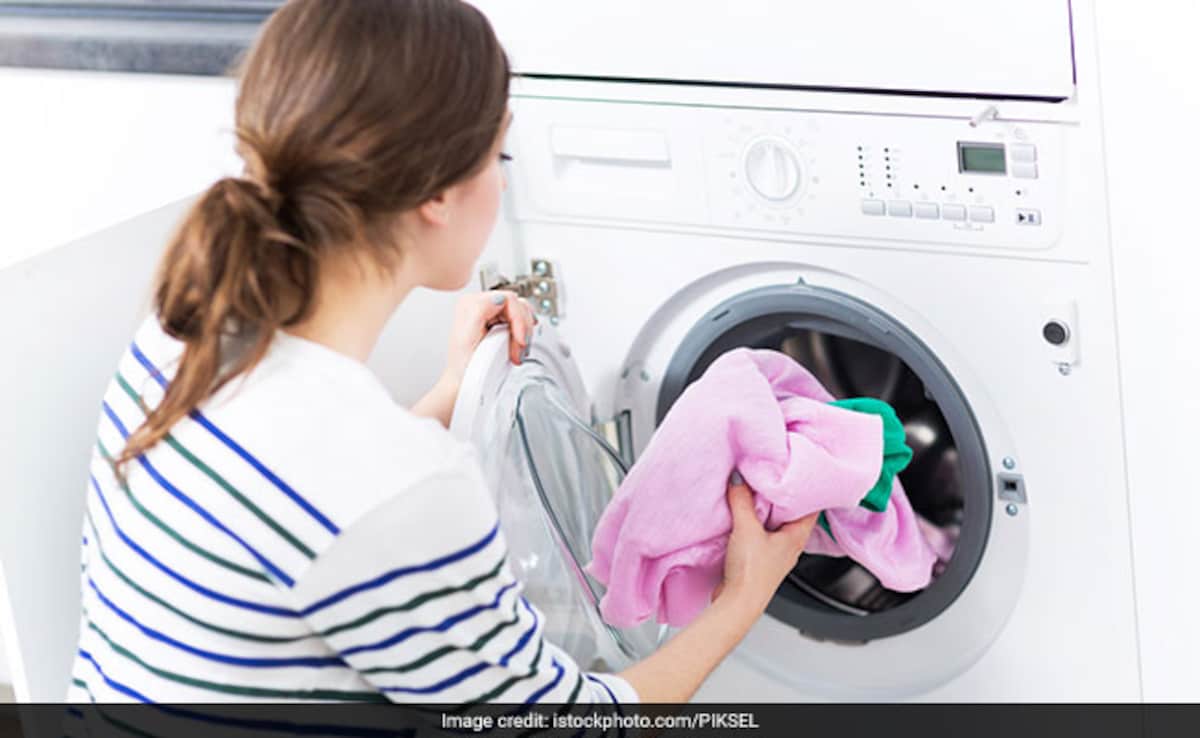 वाशिंग मशीन में कपड़े धोते वक्त कितना डिटर्जंट डालना चाहिए, यहां जानें
