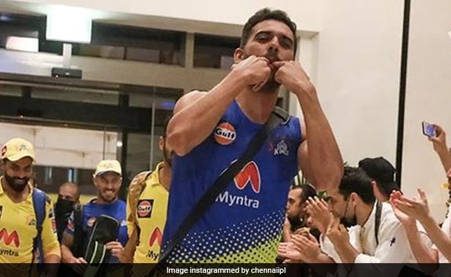 IPL 2021 के फाइनल में पहुंचने के बाद CSK खिलाड़ियों का होटल में हुआ जोरदार स्वागत, देखें पूरा Video