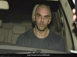सलमान के भाई सोहेल खान नए लुक में लगे बेहद कूल, वायरल हुआ Video सलमान के भाई सोहेल खान नए लुक में लगे बेहद कूल, वायरल हुआ Video