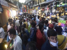 Delhi's Crowded Festival Markets Raise Covid Spike Concerns Delhi's Crowded Festival Markets Raise Covid Spike Concerns